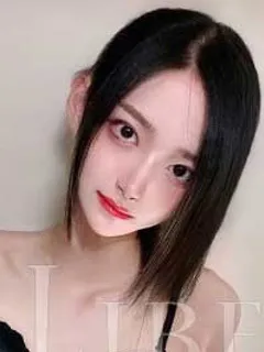 夜々見アル(19歳)(T:177cm,T:177cm,B:78cm(Aカップ),W:59cm,H:78cm) - 写真