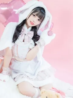  みお(18歳)E+アイドルスクール(デリヘル) - 写真