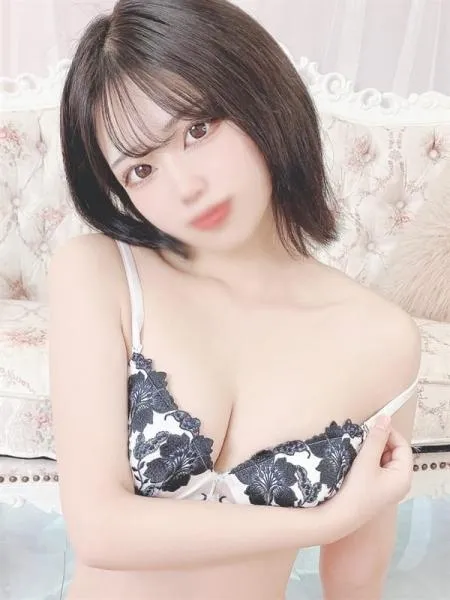 ふみか【黒髪清楚系セクシー！】 - 写真1枚目